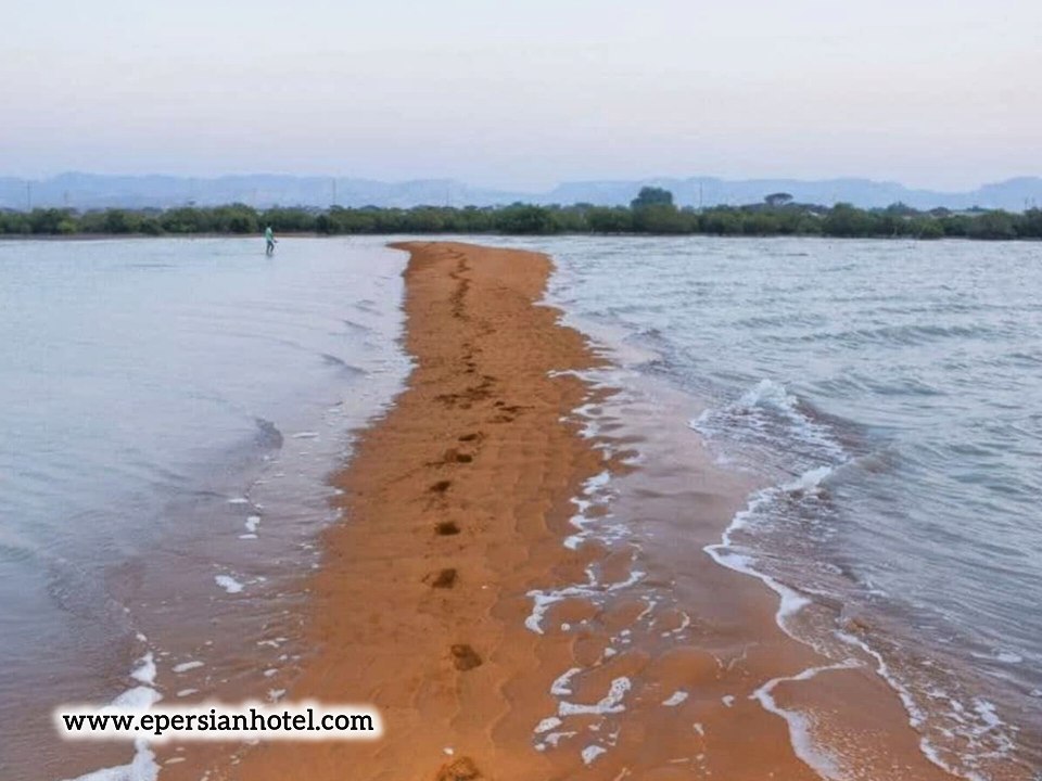 تغییرات سطح آب در ساحل دوطرفه قشم 